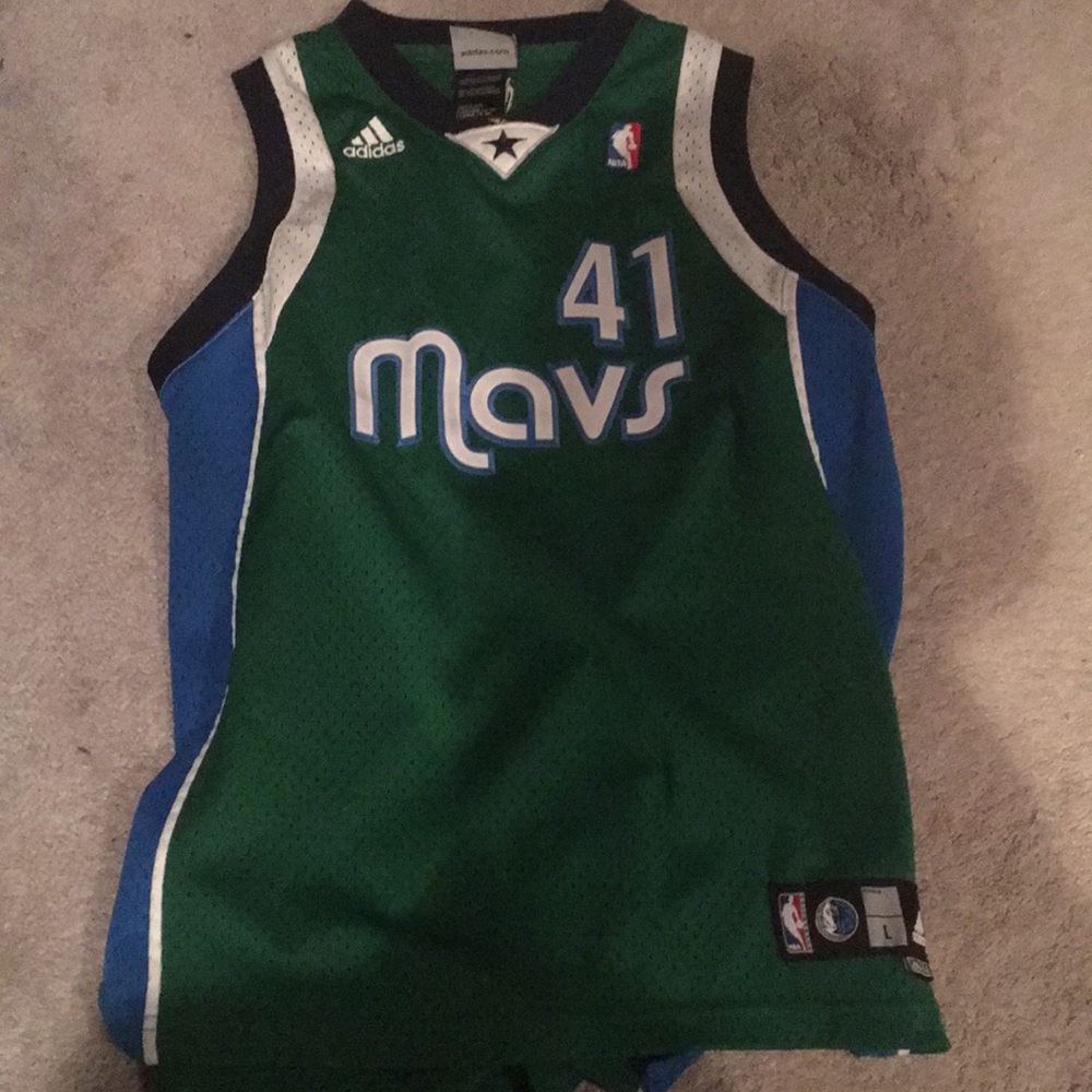 Dirk nowitzki jersey boys large retro STICHED